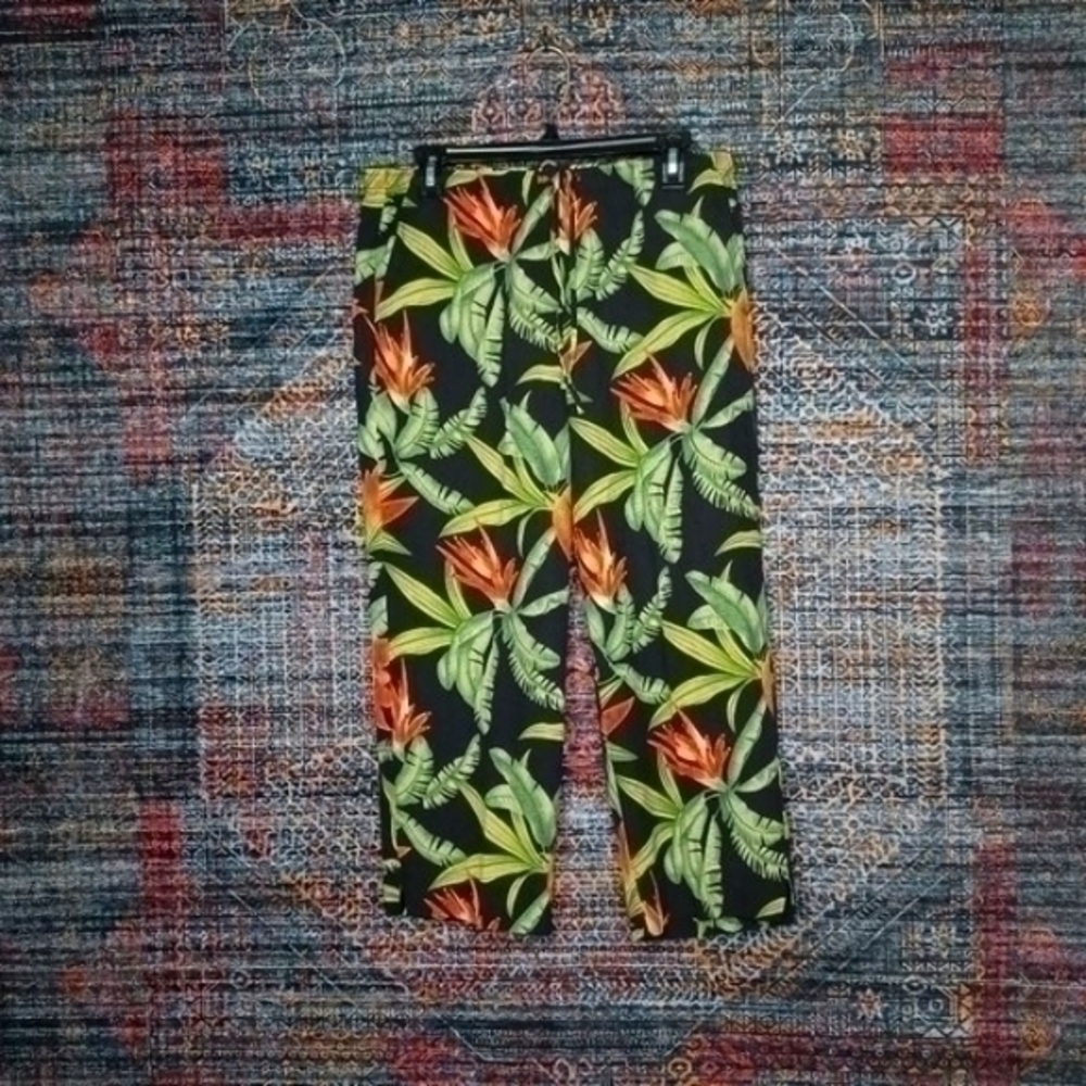 Tommy Bahama womens floral silk capris M EUC